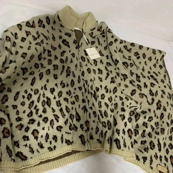Do Everything In Love Knit Poncho LEOPARD PRINT CARDIGAN FRONT ZIP one size - Picture 4 of 7